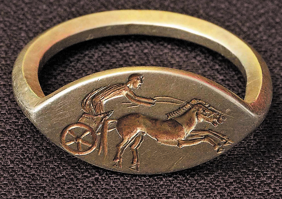 Грецький перстень – печатка. V ст. до н. е. Золото. Знайдений у 2001 р.